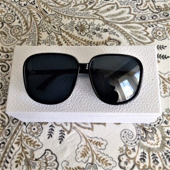 DIOR sunglasses + surprise DIOR bonus item ! - Picture 1 of 10